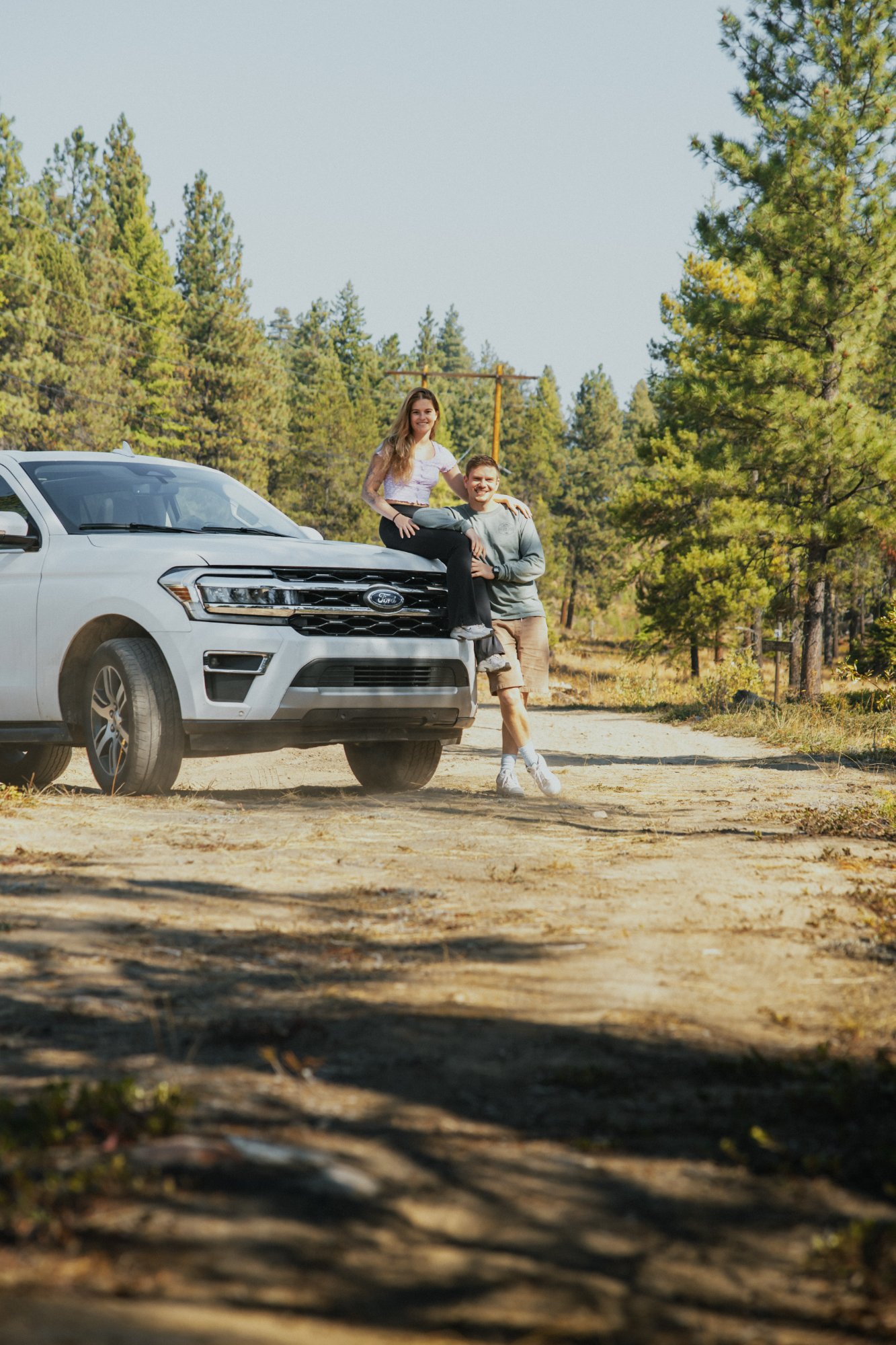 Eline und Franco beim Ford Expedition